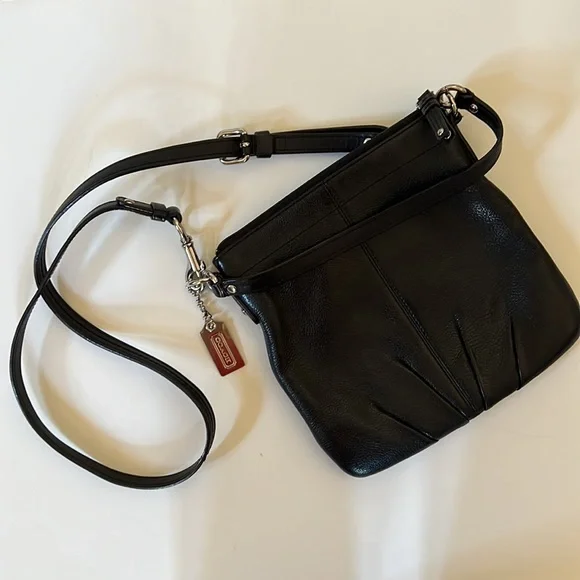 Authentic Coach Black Leather Messenger Crossbody Bag - Picture 4 of 9